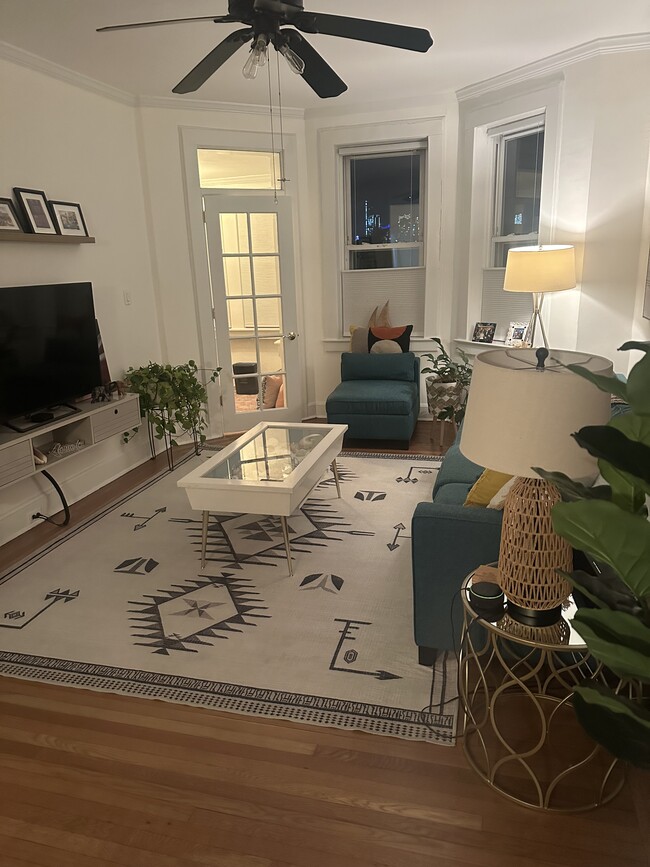 Photo - 621 Gregory Ave Unidad Big Bright Sunny 2nd Fl