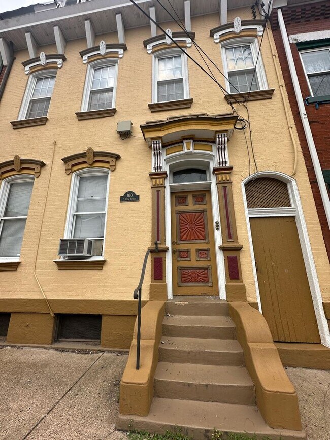 Building Photo - 100 S 13th St Unit 1st Flr. Rental