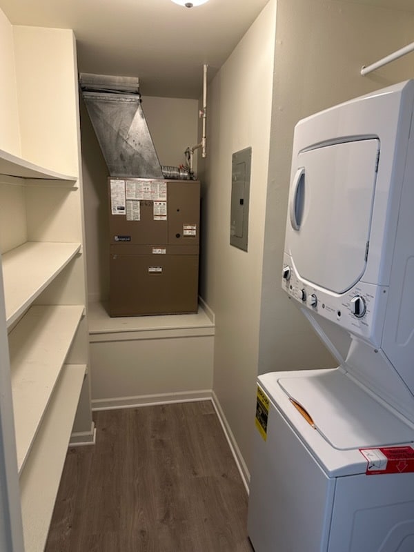 2BR, 1BA - 900SF - Stackable In-Unit Washer and Dryer - Bradford Square