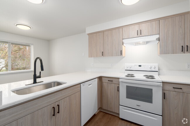2BR, 1BA - 848SF - Kitchen - Columbus Village Apartments