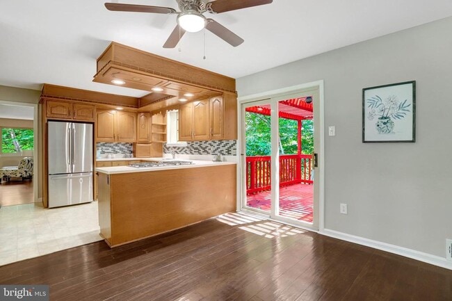 Photo - 8449 Thames St