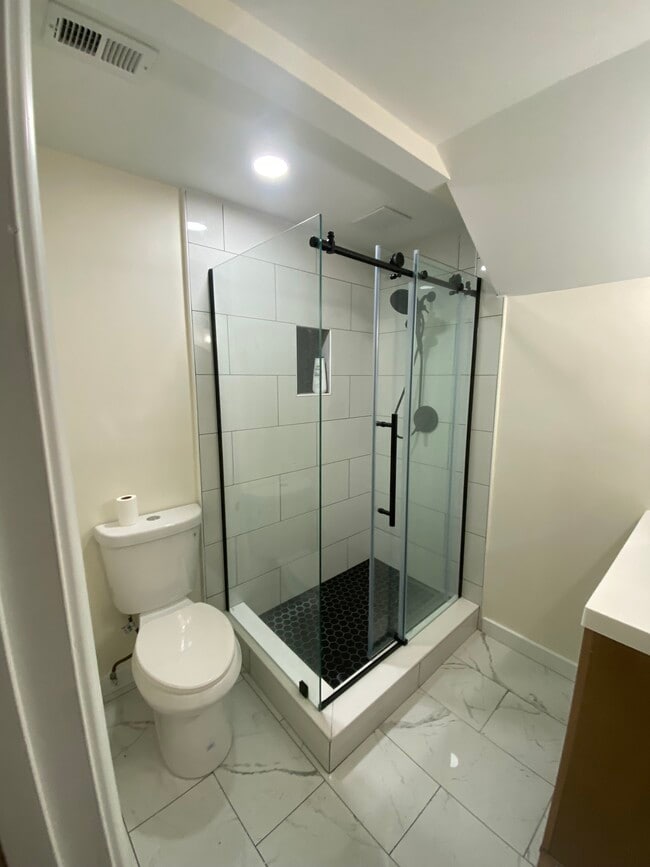 Photo - 915 Newington Ct