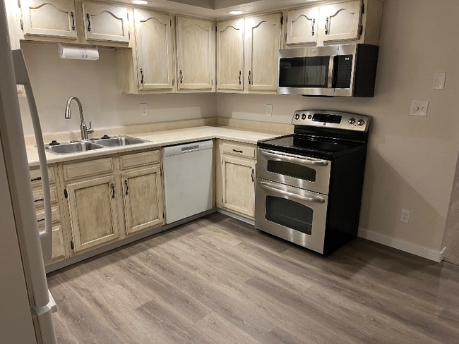 Photo - 832 Hamilton St