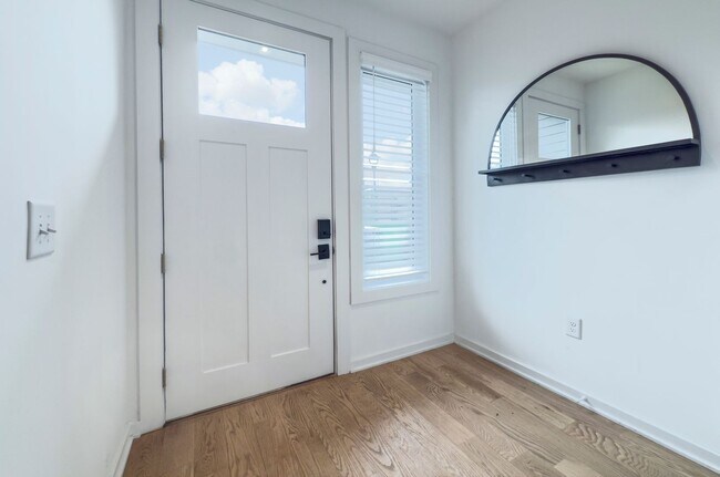 Photo - 2737 Shenandoah Ave