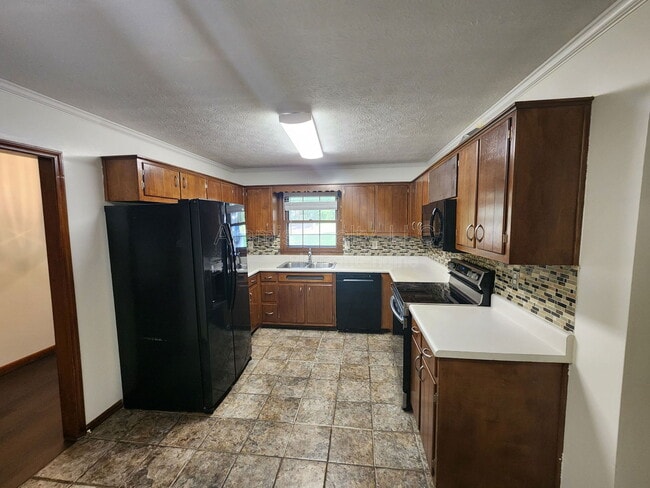 Photo - 3341 Rae Pl SW