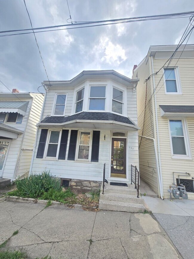 247 S 8th St Unit 2