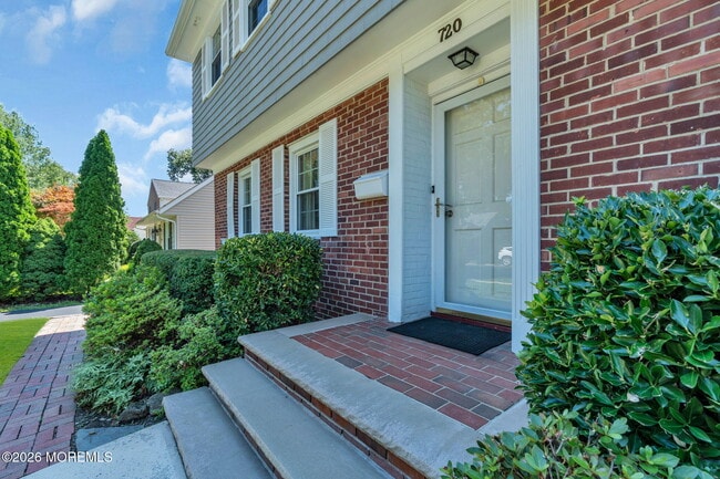Photo - 720 Crescent Pl