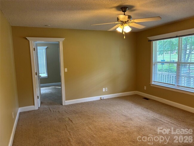 Photo - 316 Springhill Ln