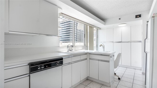3411 Indian Creek Dr Unit 601