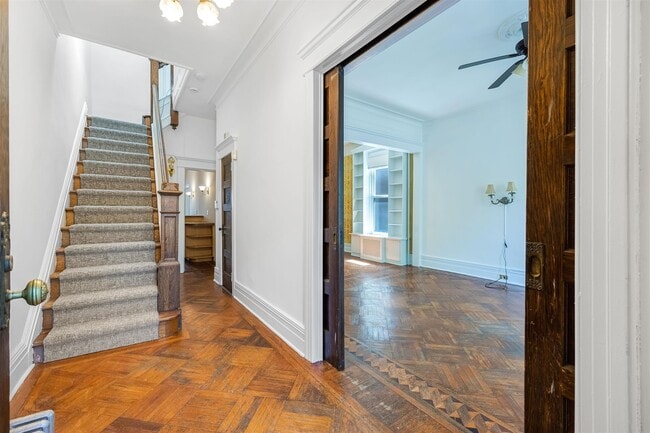 Photo - 258 Woodlawn Ave