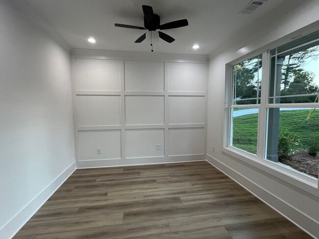 Photo - 832 Post Oak Cir