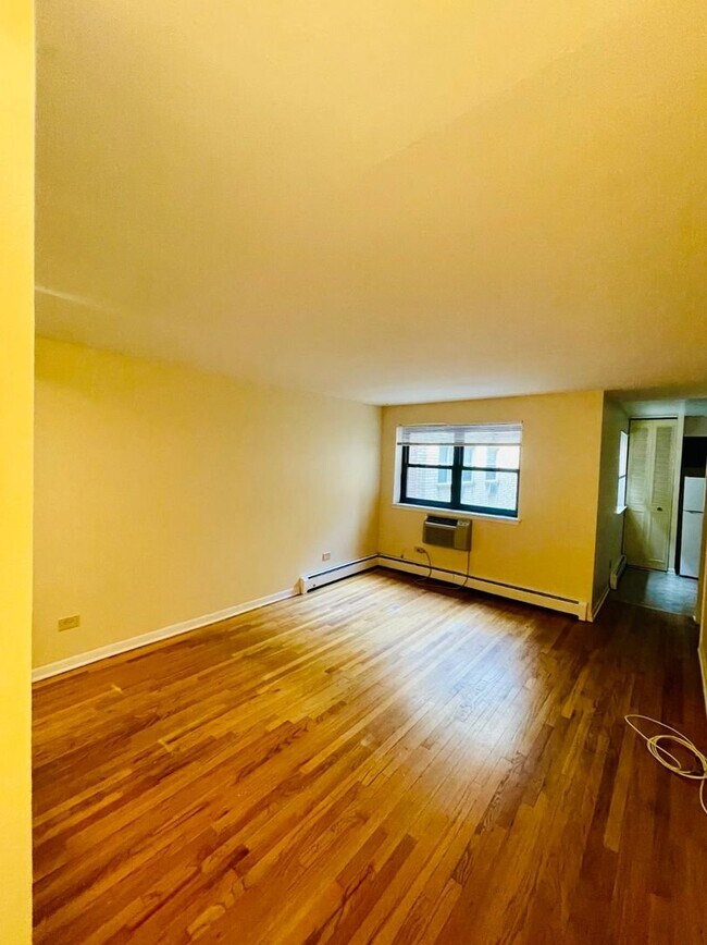 Photo - 535 W Briar Pl Unit 506