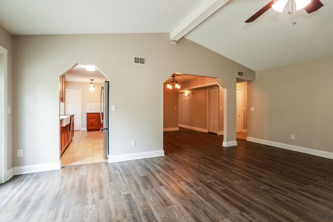 Photo - 6020 Pine Ave