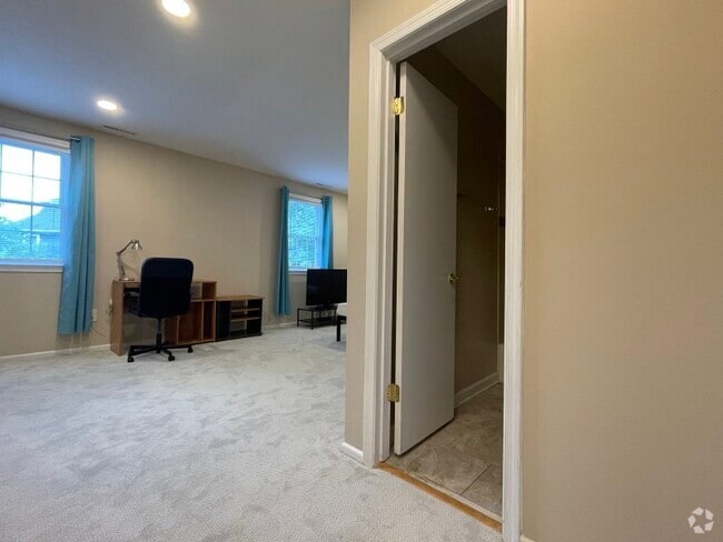 Building Photo - 10540 Assembly Dr Rental