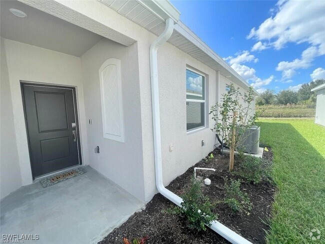 Building Photo - 20699 Hazelnut Ct Rental