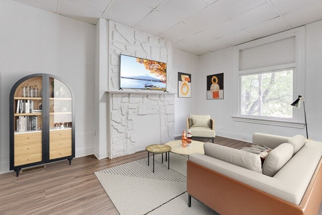 Building Photo - 112 Tecumseh St Unit 1