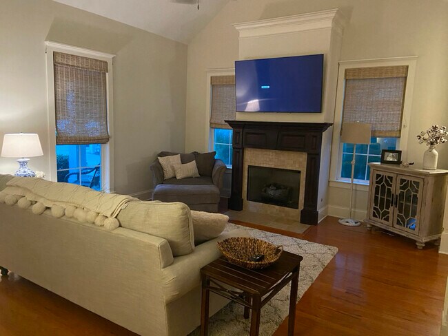 Photo - 1002 Mitchell Ln