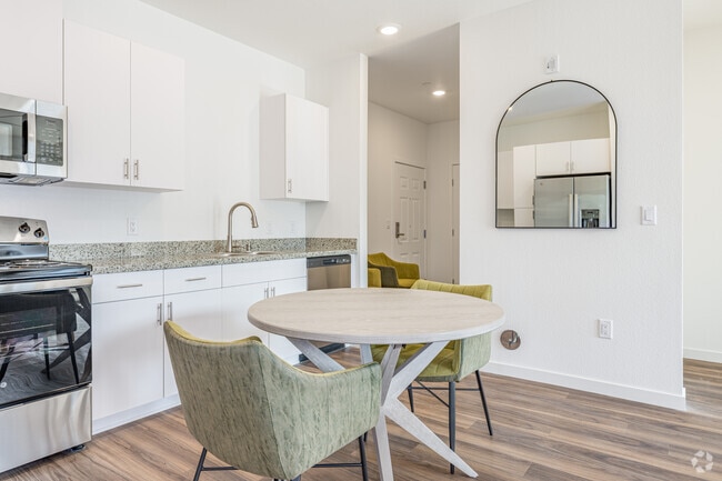 2 habitaciones, 2 baños - 883 pies cuadrados - Comedor - Parkside Flats