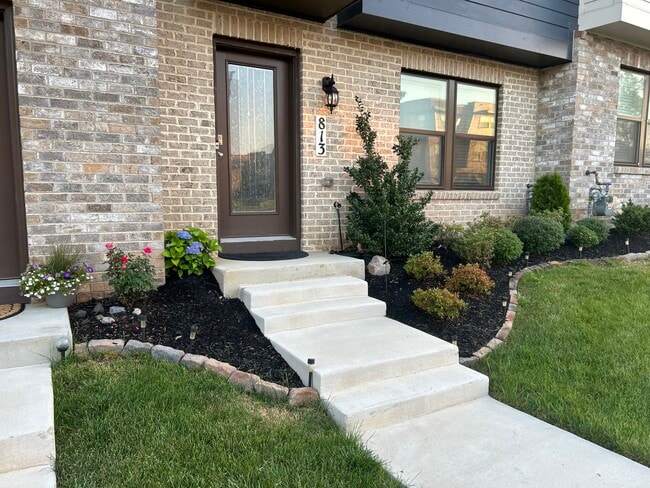 Building Photo - 813 Bond St