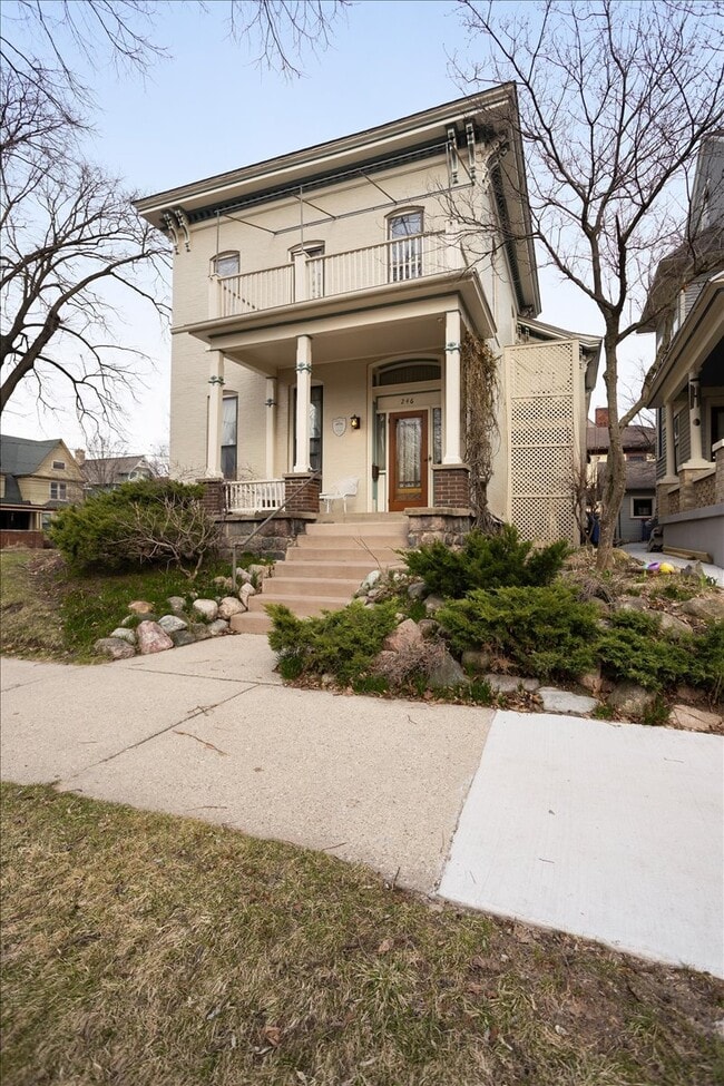 Photo - 246 Prospect Ave NE