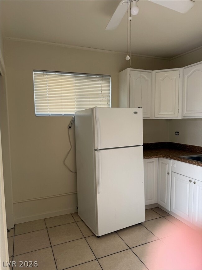 Building Photo - 640 6th St Unit b