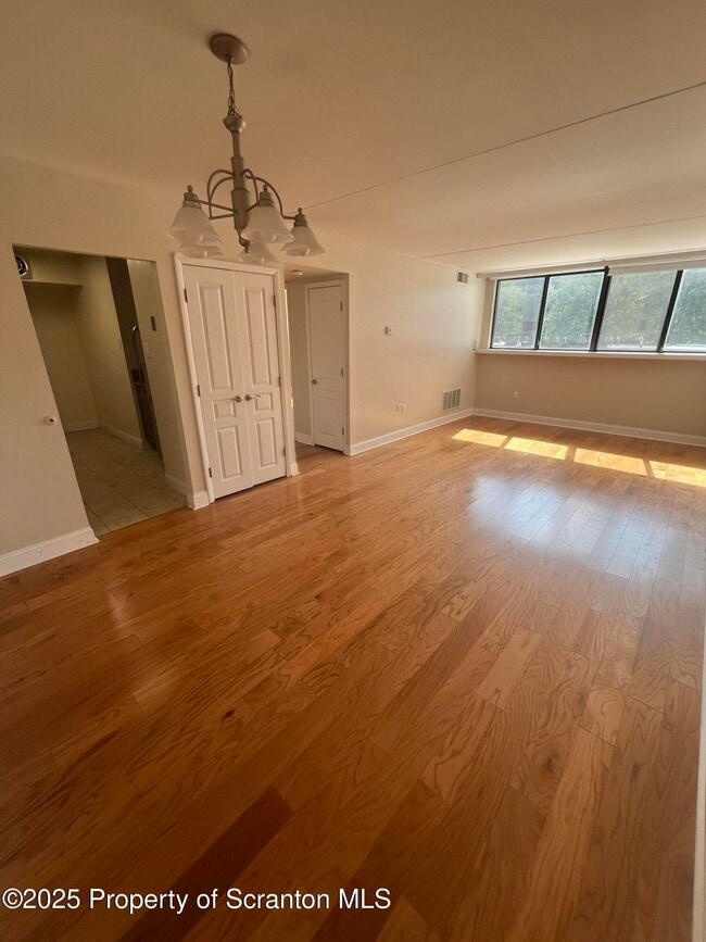 Photo - 220 Linden St