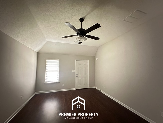 Photo - Charming 3BR/2BA Bartlett Area Home | High Ceilings, Stainless Steel & 2-Car Garage
