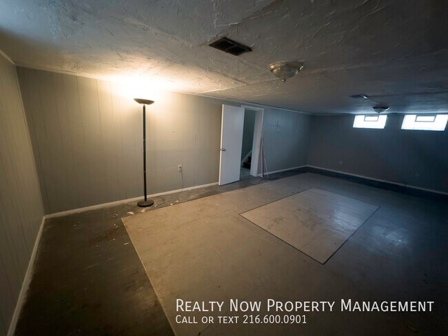 Photo - 1515 E 193rd St