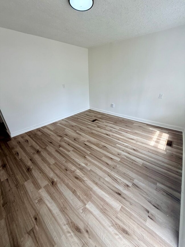 Photo - 531 Smith St
