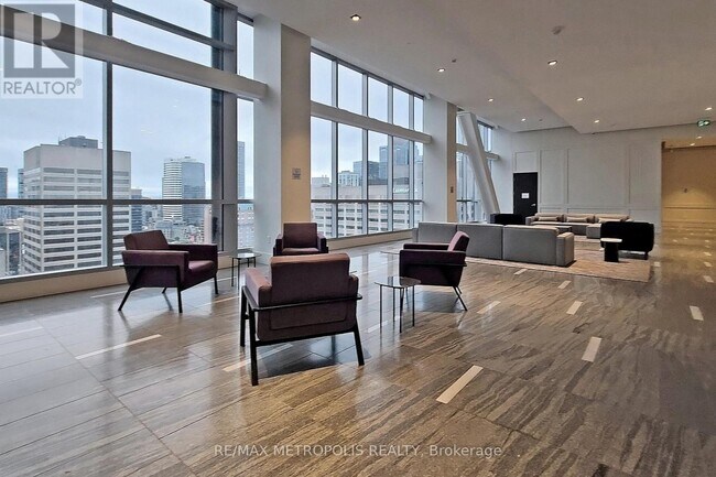 Photo - 488 University Ave Unité 2102