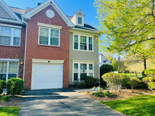 Building Photo - 24 Lee Ct