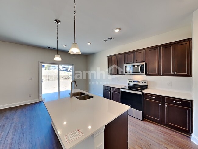 Photo - 2071 Williamshire Ln