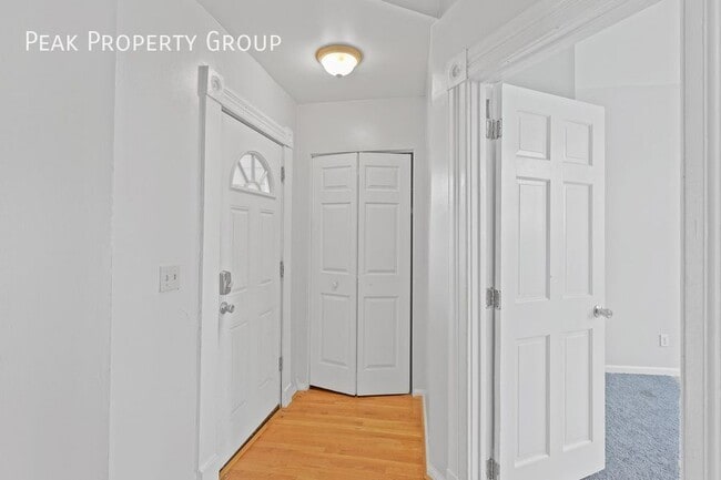 Photo - 12 W Hollister St Unidad 2