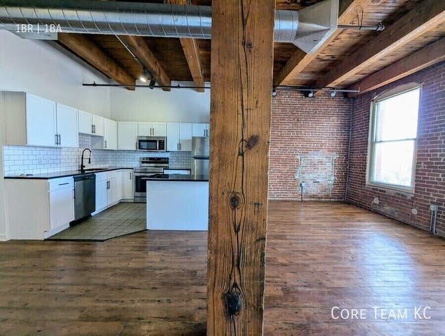 Photo - 204 Walnut St Unit 211