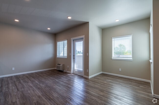 2BR, 2BA - 1,019SF - Living Room