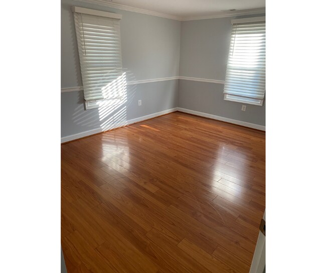 438 Main St Unit Top Floor D AVAILABLE $750 Top Floor D