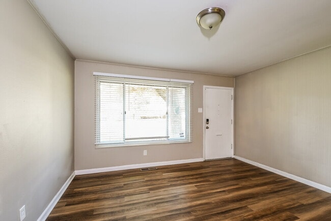 Photo - 933 Lebon Dr