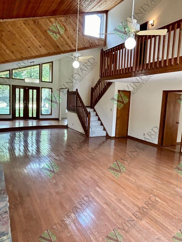Photo - 115 Nesbit Ferry Pl