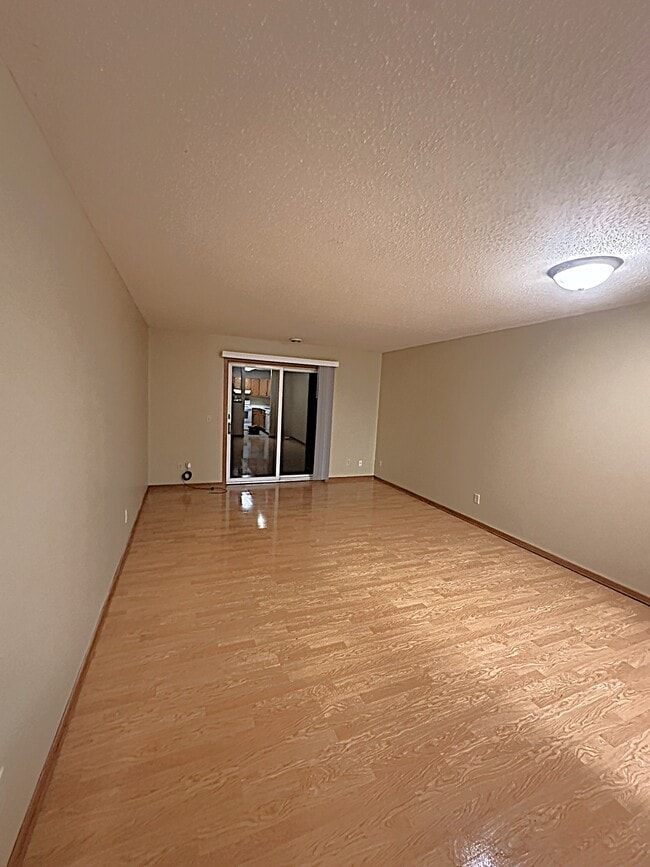 Building Photo - 831 Highview Dr Unit C