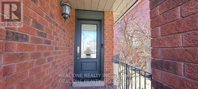 Photo - 552 Marlatt Dr