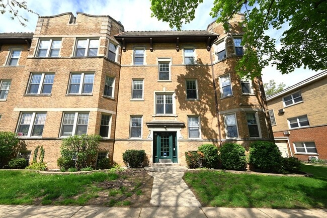 Building Photo - 7404 N Oakley Ave