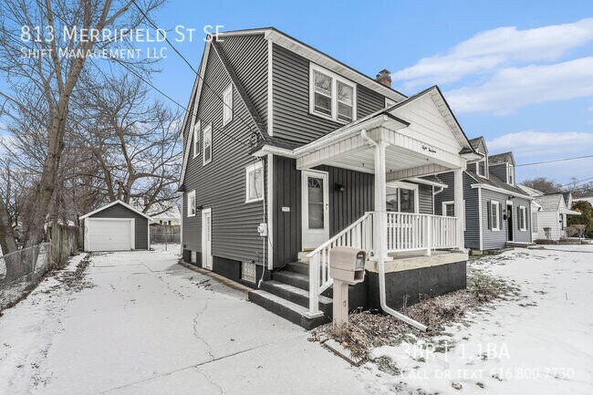 Photo - 813 Merrifield St SE