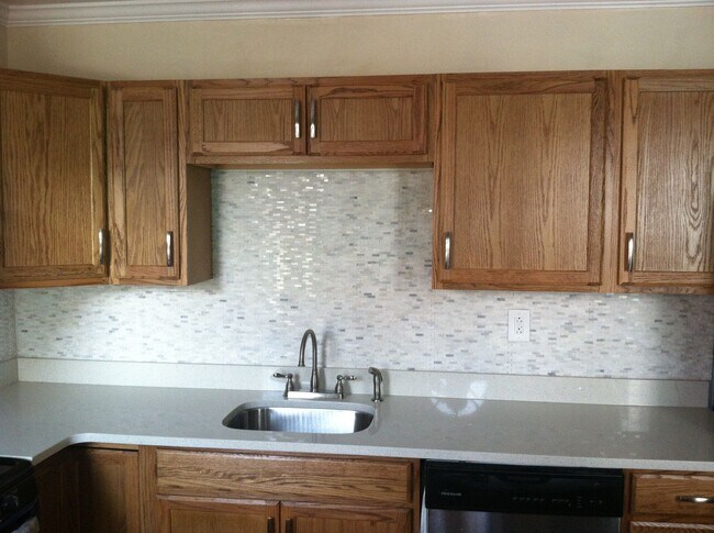 Photo - Beautiful 5 bed, 2 bath luxury south side ...