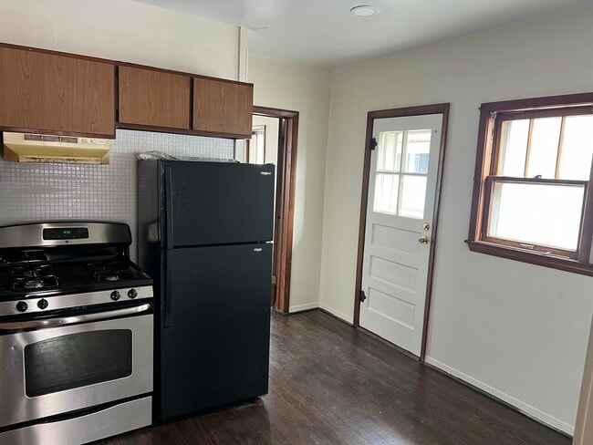 Photo - 331 157th St