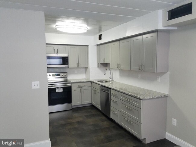 Building Photo - 2300-UNIT-2300-U105 Riddle Ave Unit 105 Rental