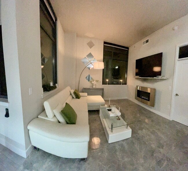 Photo - 2000 Clarendon Blvd