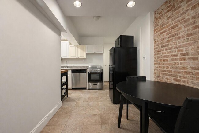 29 W 12th St Unit B