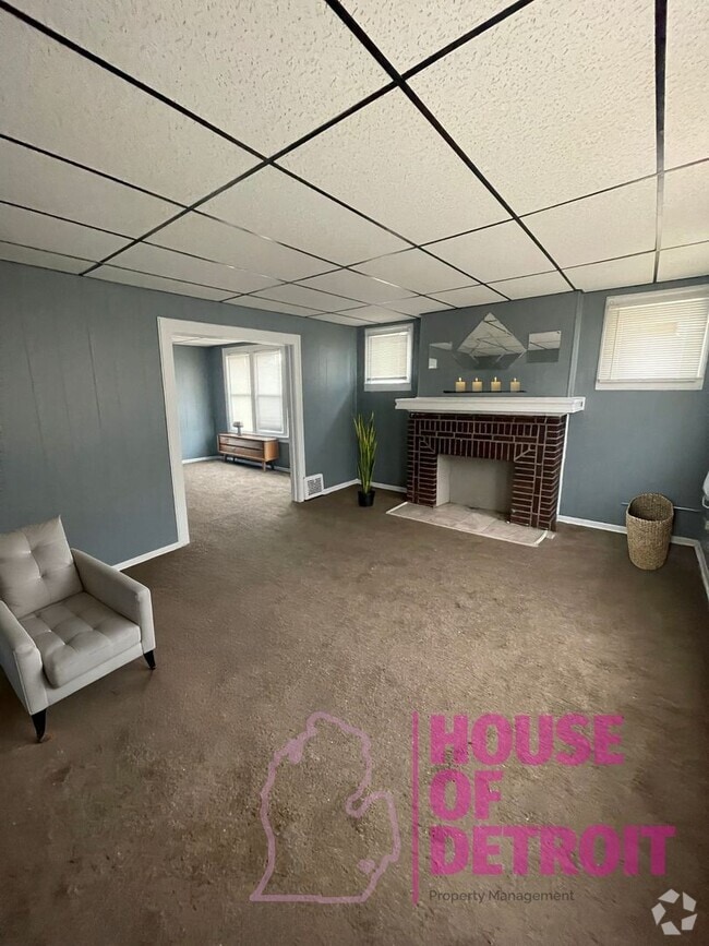 Building Photo - 5061 Hillsboro St Unit Upper Rental