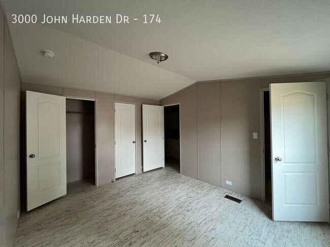 Photo - 3000 John Harden Dr