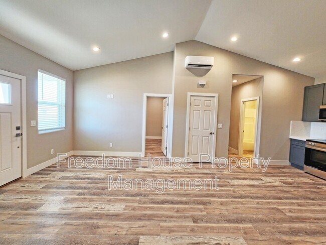 Photo - 2071 S Highland Ave